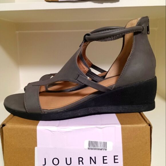 💯🔥JOURNEE COLLECTION TRAYLE WEDGE SANDALS- WOMEN'S SIZE 7.5- GREY🔥🔥NEW IN - Picture 1 of 11